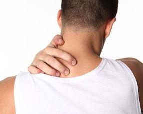 吃瓜胸中间疼,常见症状背后的健康警示