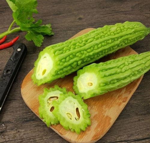 躺在瓜田吃瓜,悠闲夏日时光